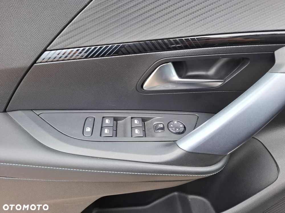 Peugeot 2008 BlueHDi 130 EAT8 GT Pack - 24