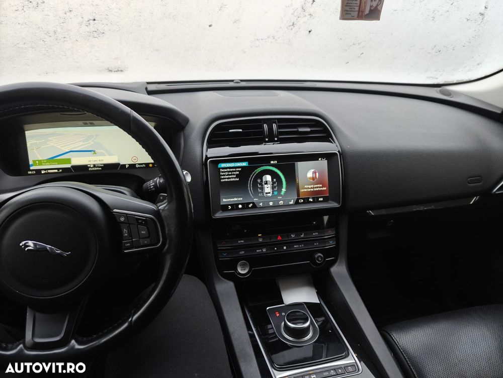 Jaguar F-Pace - 6