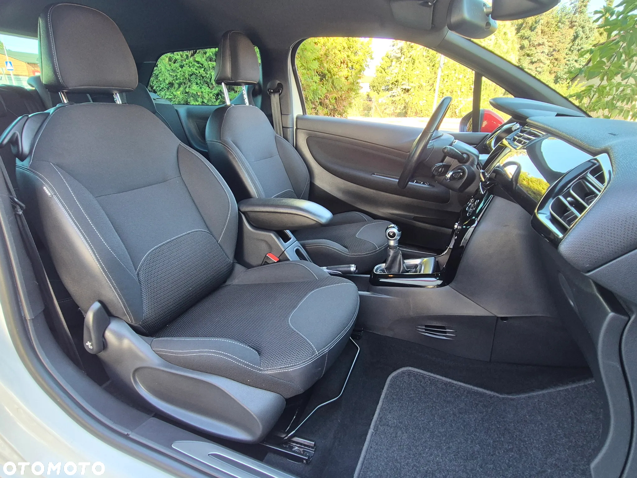 Citroën DS3 1.6 HDi SoChic - 34