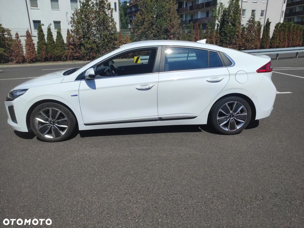 Hyundai IONIQ - 4