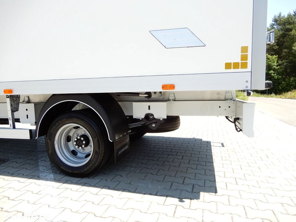 Iveco DAILY 35C16 Bliźniak Kontener 4.26 CM 8 E.Palet JEGGER Boczne Drzwi 800 Kg Ładowność WZMACNIANY 60 Tys Przeb Stan Auta Jak NOWY - 16