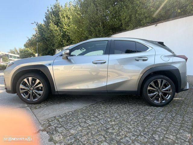 Lexus UX 250h - 17