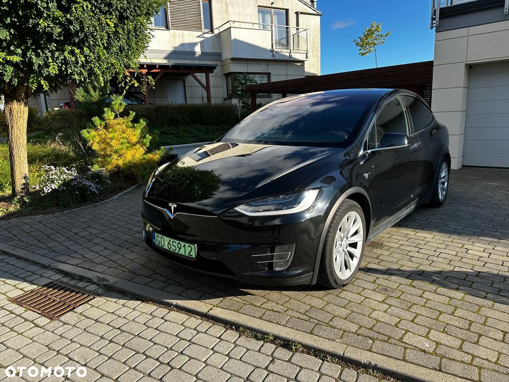 Tesla Model X - 7