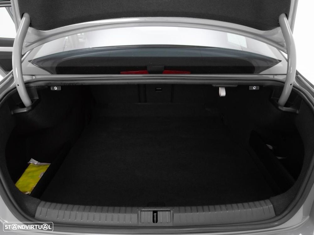 VW Passat 2.0 TDI Business DSG - 12