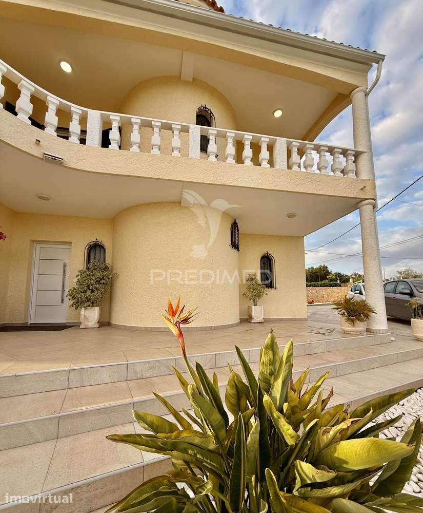 Moradia isolada com Piscina e garagem - Grande imagem: 3/39