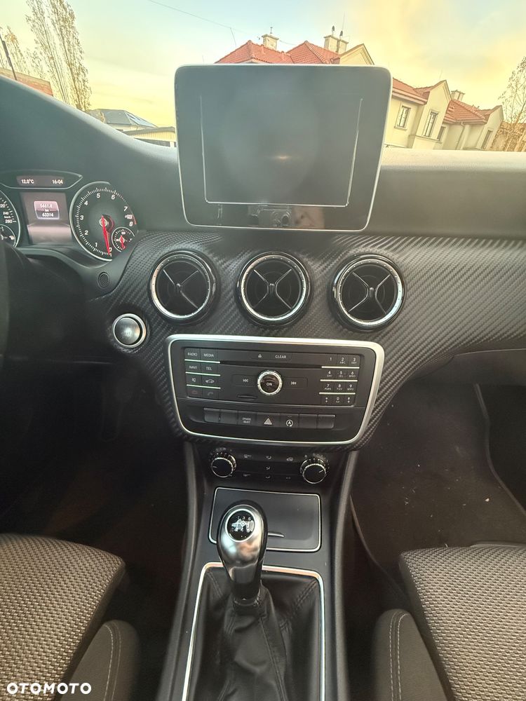 Mercedes-Benz GLA 180 - 10