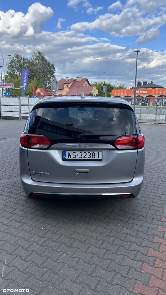 Chrysler Pacifica - 8