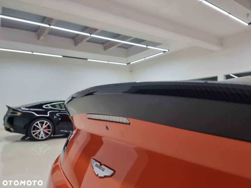Aston Martin V12 Vantage - 9