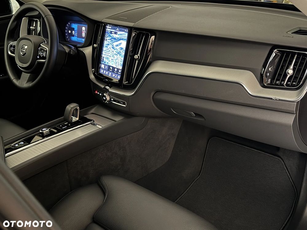 Volvo XC 60 B4 D AWD Plus Dark - 26