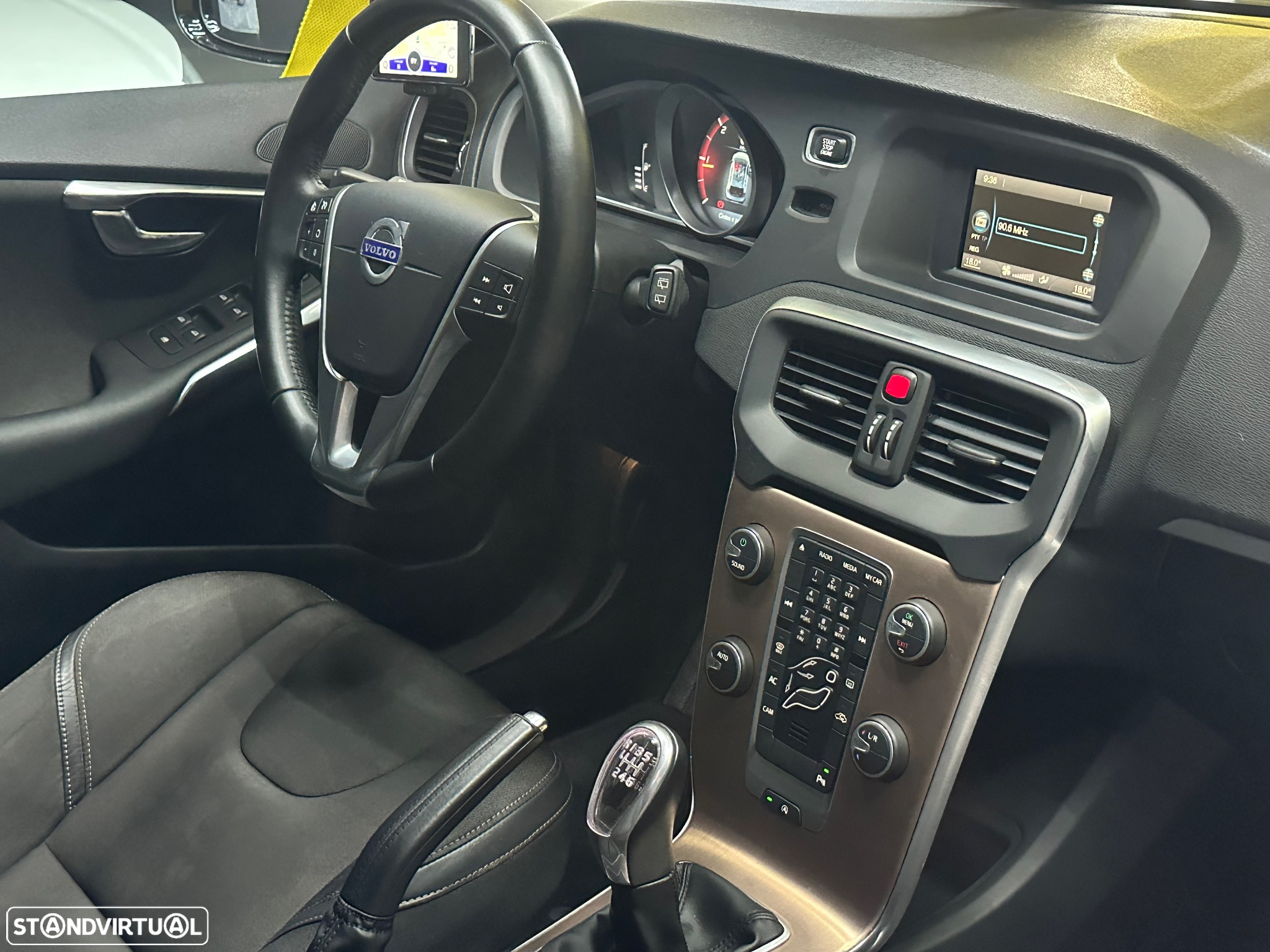 Volvo V40 Cross Country 1.6 D2 Momentum - 18