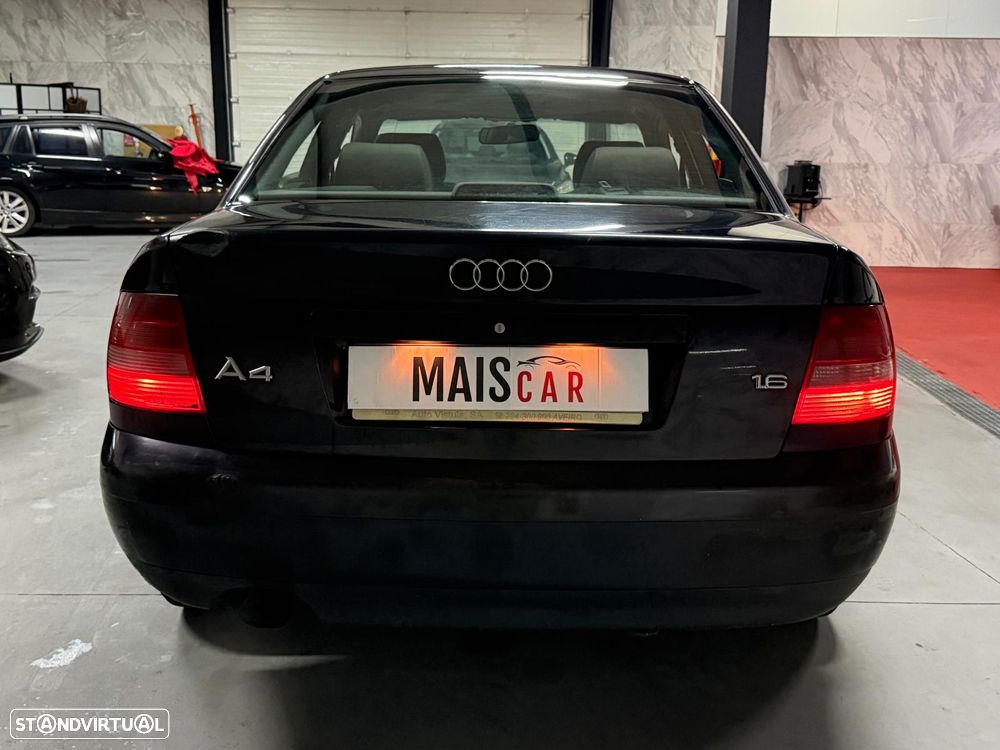 Audi A4 1.6 Confort - 7