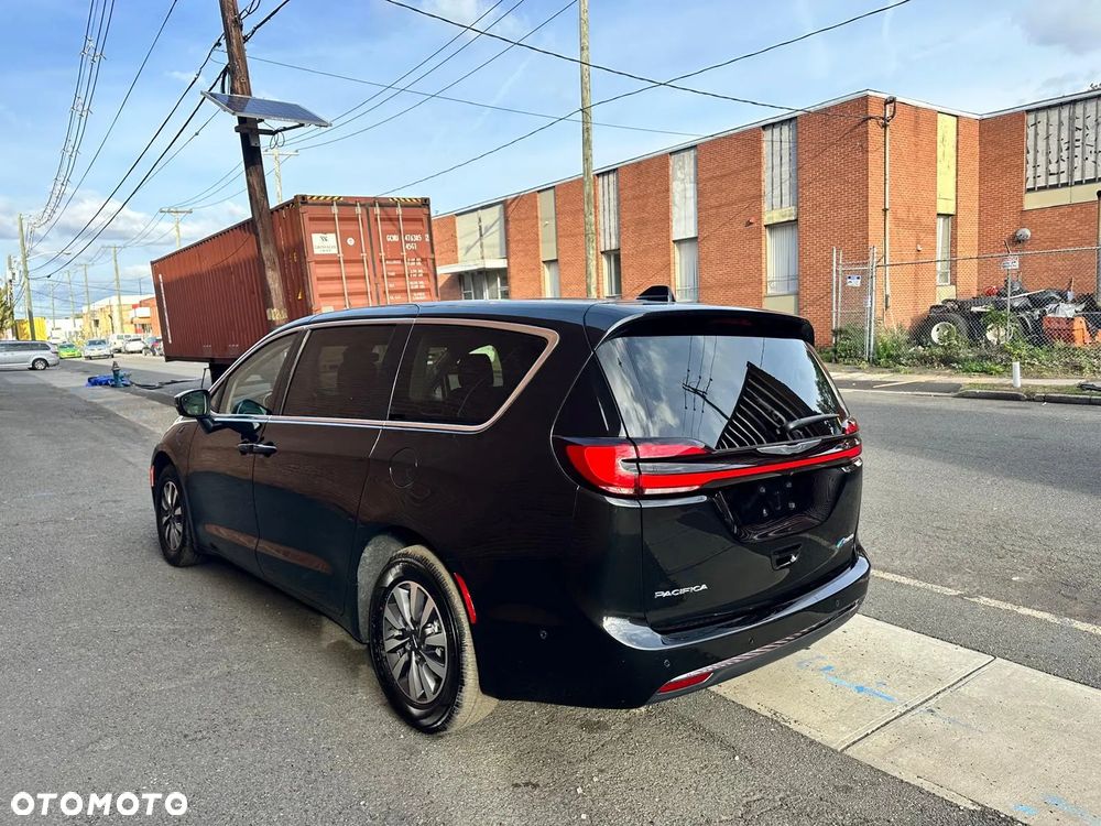 Chrysler Pacifica - 3