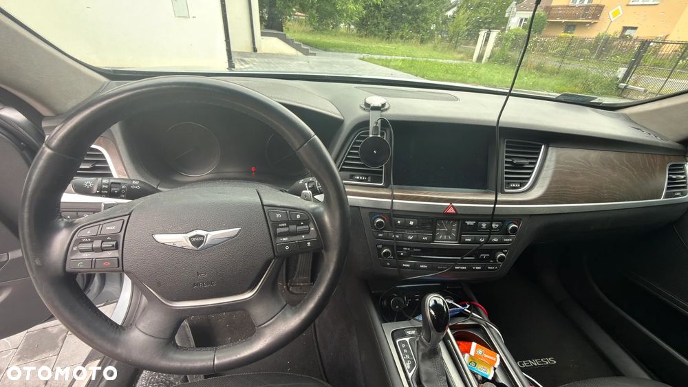 Hyundai Genesis - 13