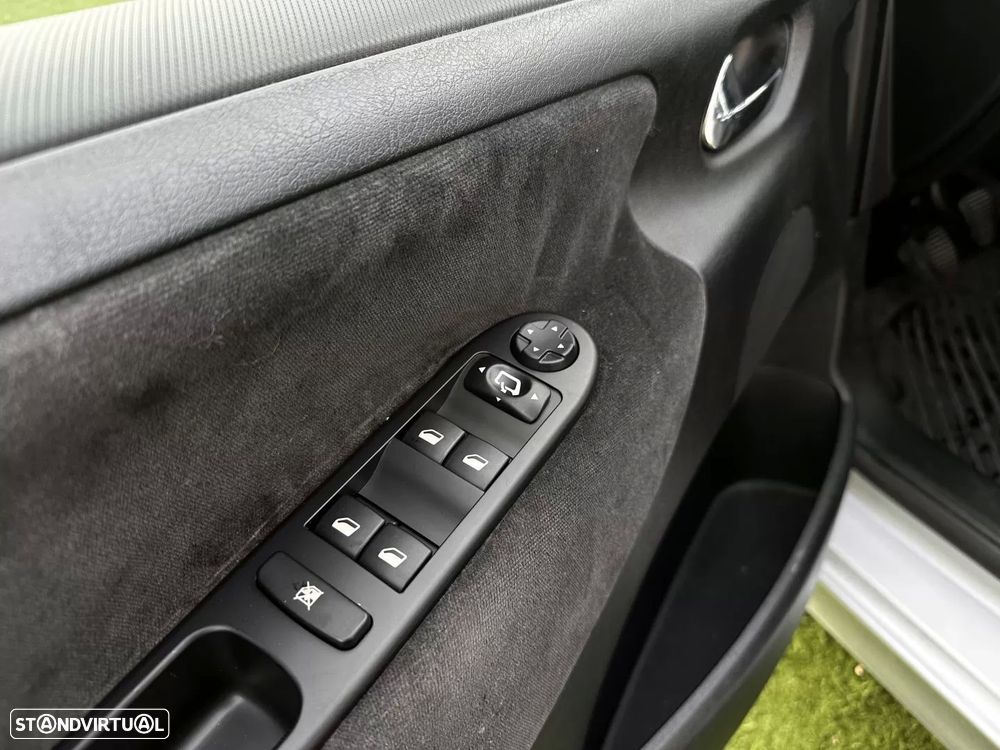 Peugeot 207 1.6 HDi Premium - 25