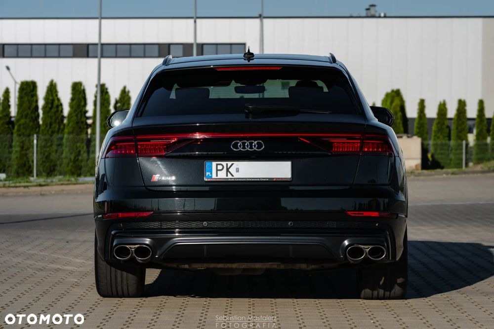 Audi SQ8 - 8