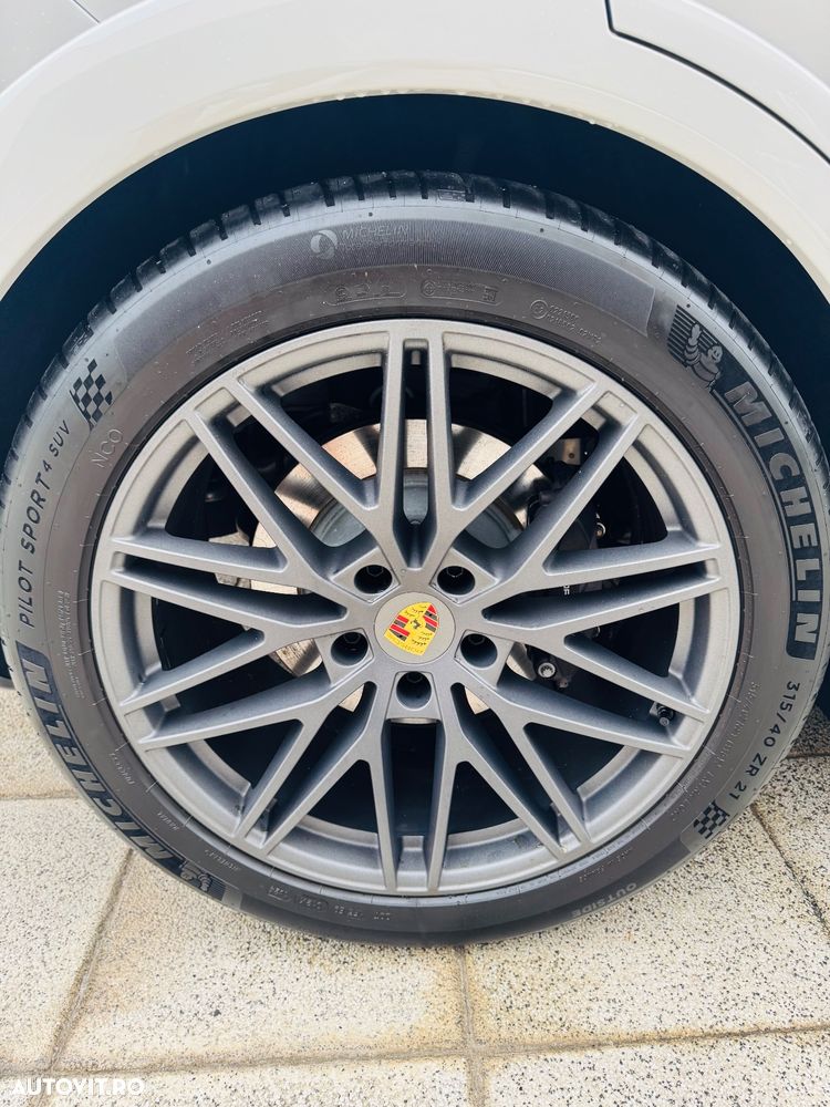 Porsche Cayenne E-Hybrid - 9