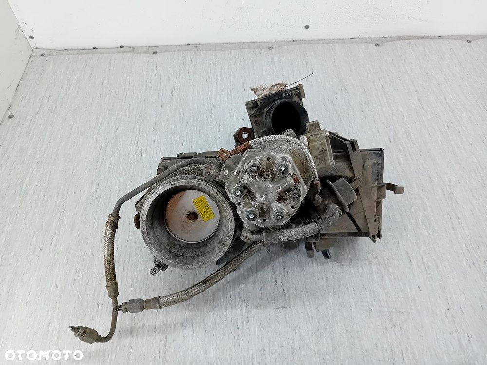ROZDZIELACZ PALIWA AUDI 90 B3 034133353N  048133837 0438121073 2.0 - 5