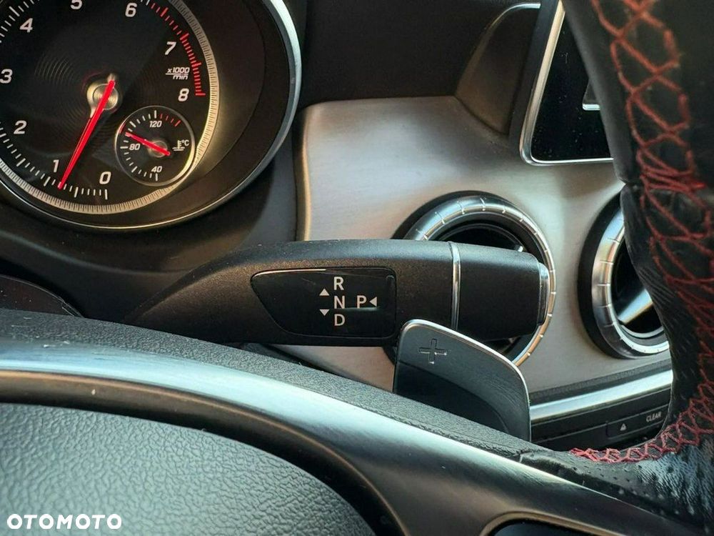 Mercedes-Benz CLA 200 7G-DCT AMG Line - 28