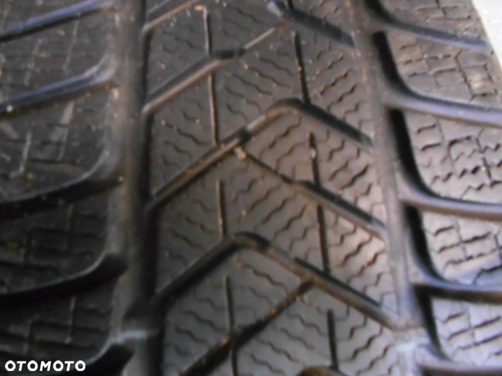OPONA POJEDYNKA  225/45R17 PIRELLI WINTER  SOTTOZERO 3 DOT 3118 7.4MM - 2