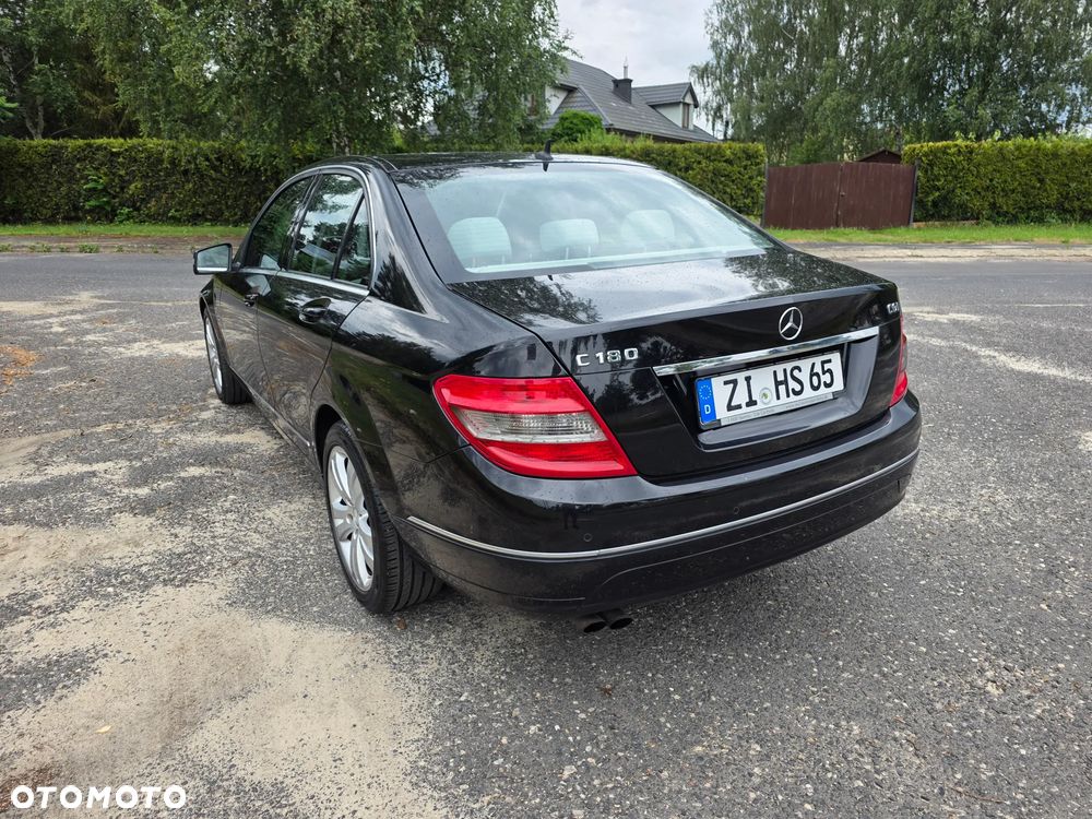 Mercedes-Benz Klasa C 180 CGI Automatik BlueEFFICIENCY Avantgarde - 23