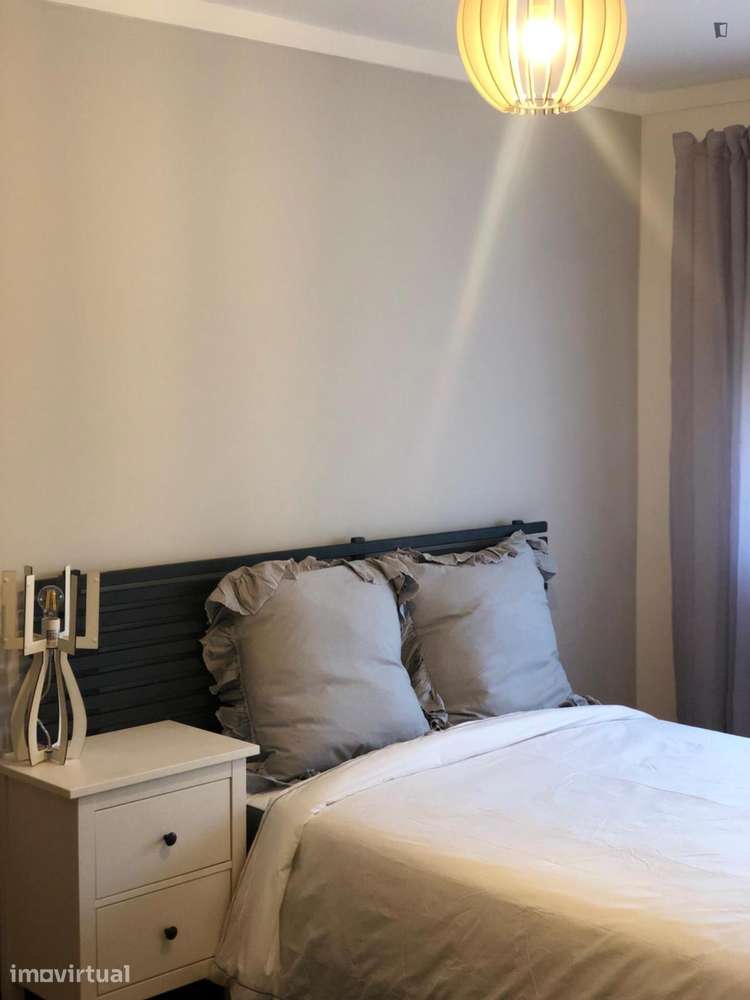 Quarto - localizado em Paranhos Porto - Grande imagem: 3/13