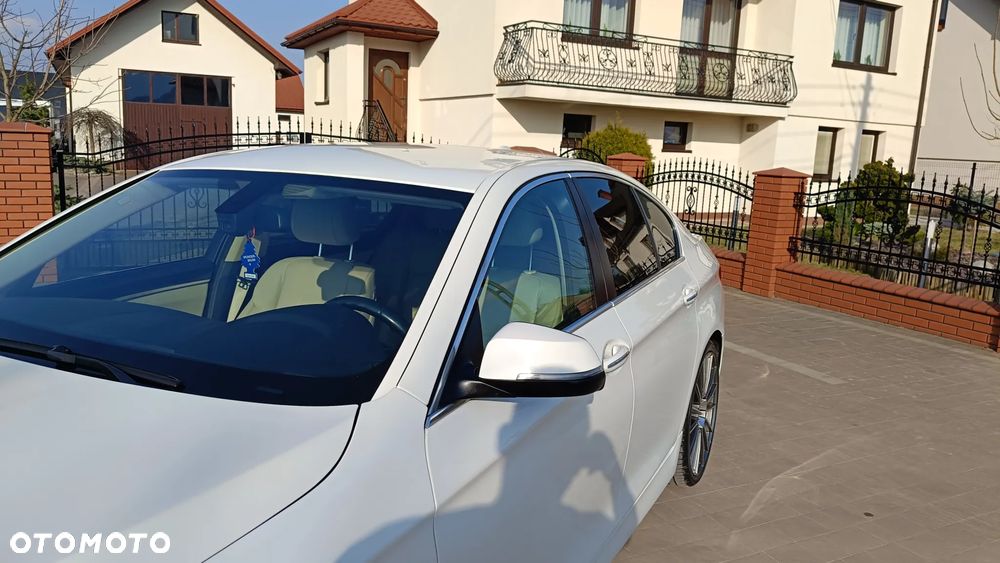 BMW Seria 5 530d xDrive Modern Line - 12