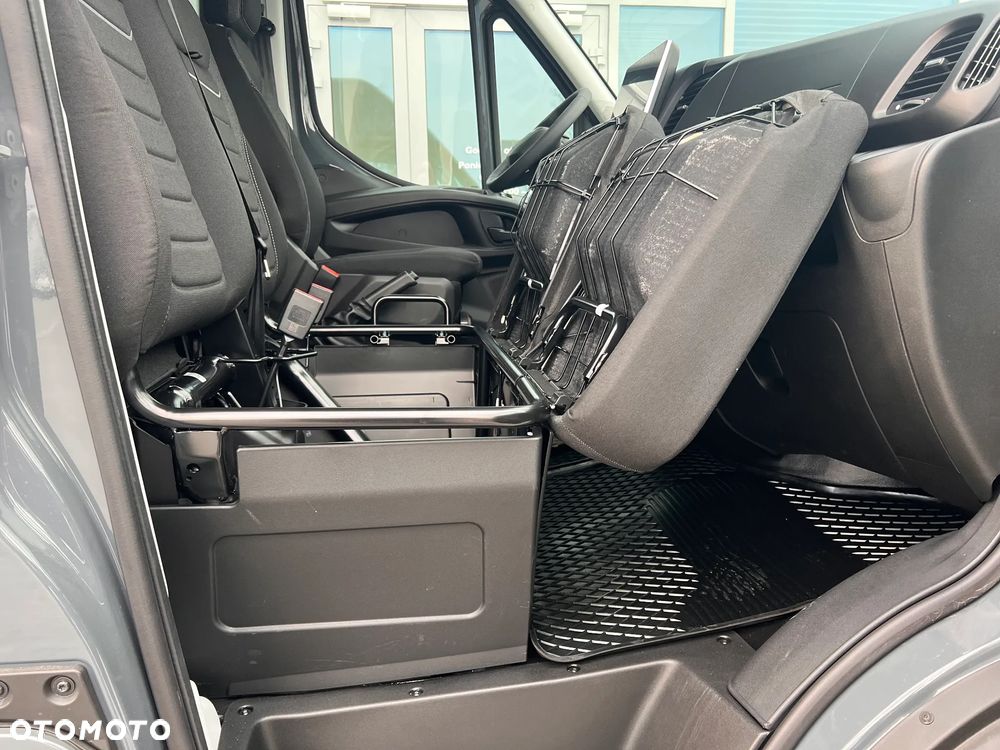 Iveco BRYGADÓWKA 7 MIEJSC OD RĘKI,MINIMUM FORMALNOŚCI,MAX SATYSFAKCJI - 32