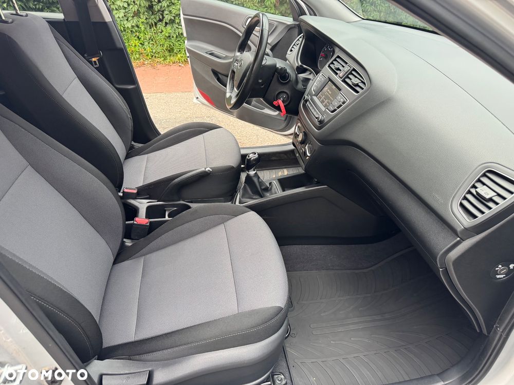 Hyundai i20 blue 1.2 Advantage+ - 12