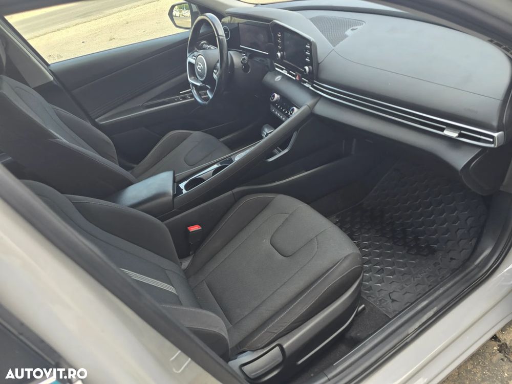 Hyundai Elantra 1.6 l 123 CP CVT Exclusive - 11