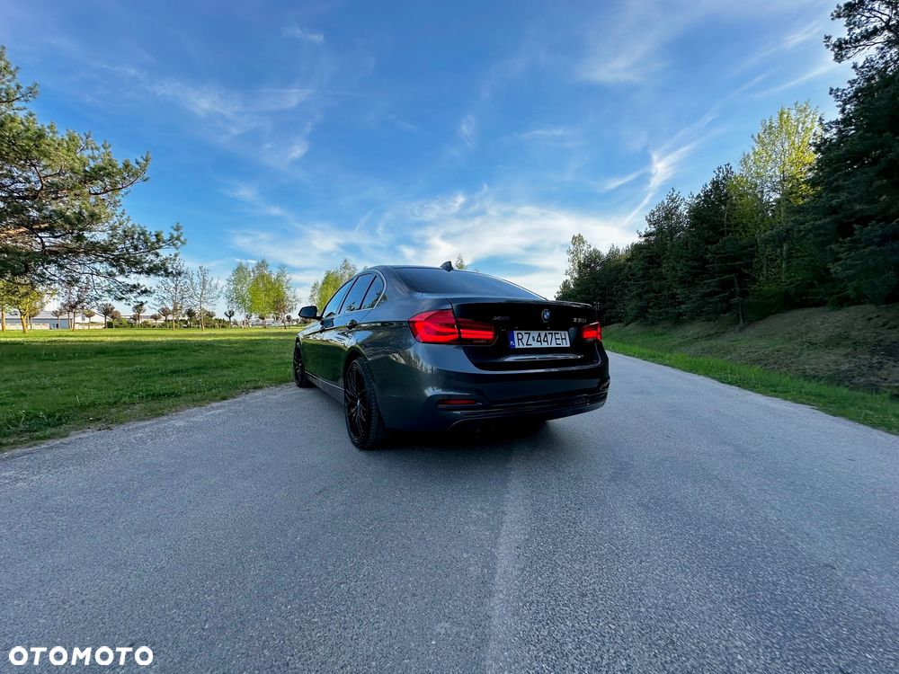 BMW Seria 3 330i xDrive Sport Line - 25