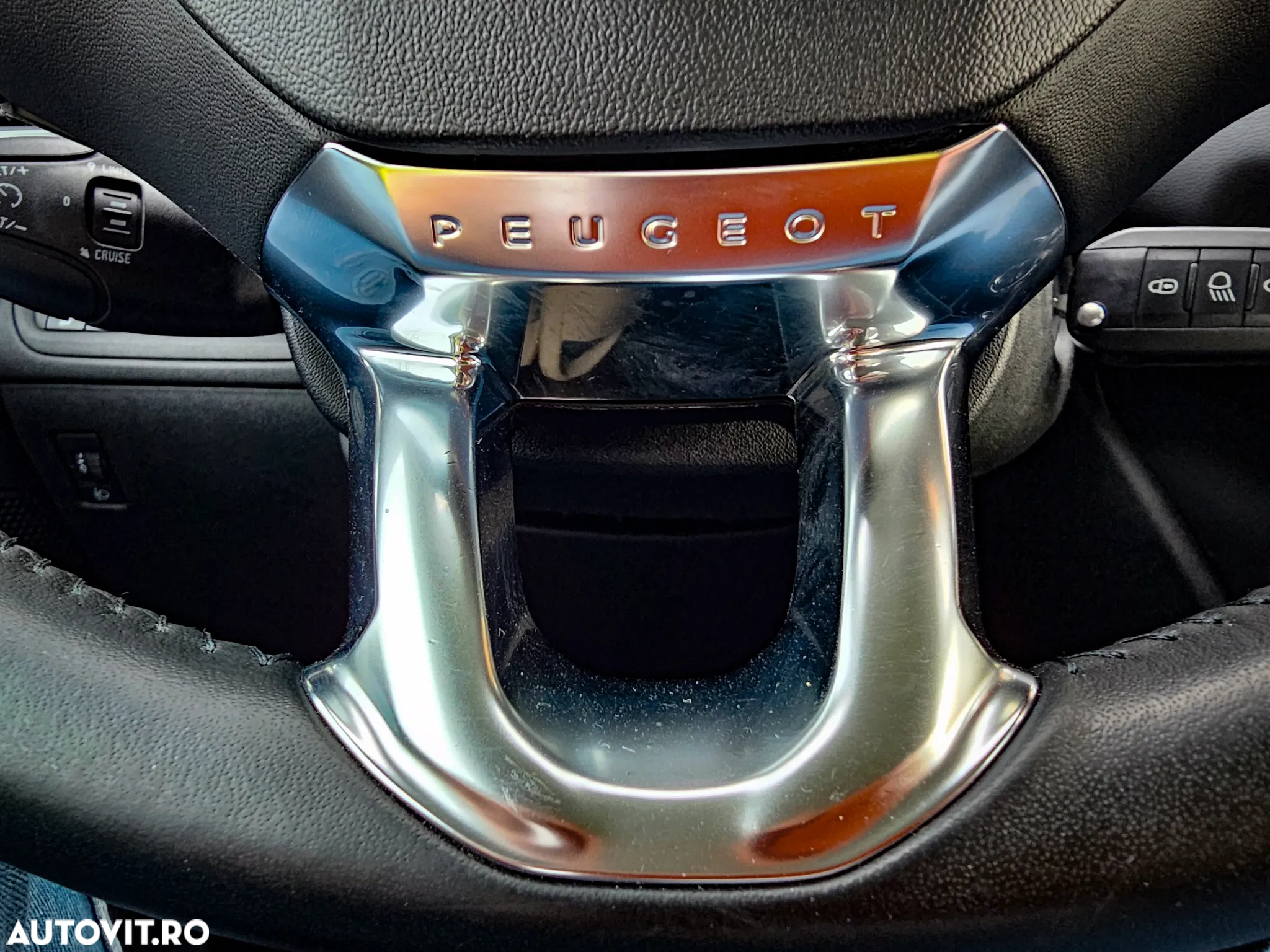 Peugeot 208 1.2 L PureTech Style - 11