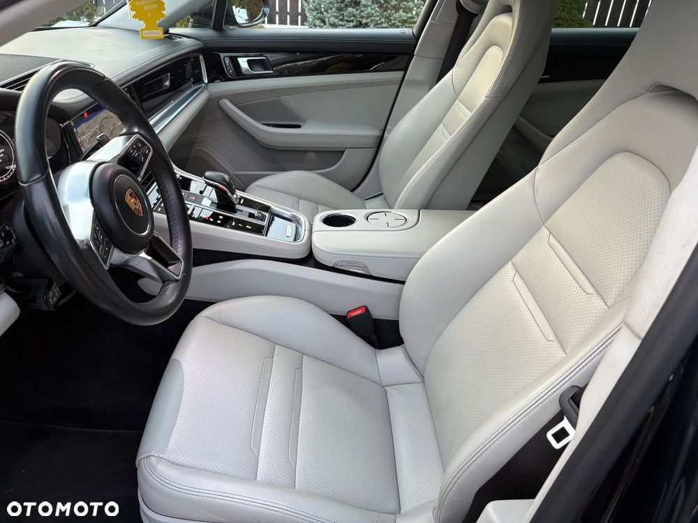 Porsche Panamera 4 - 9