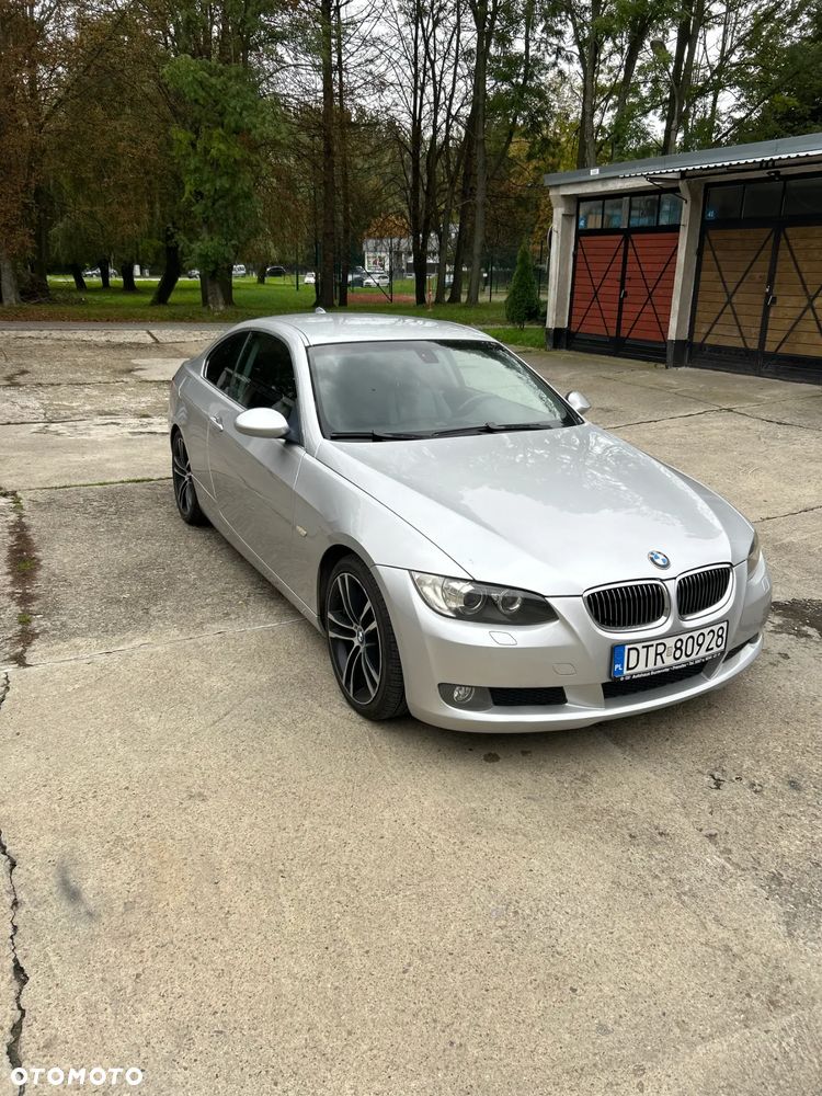BMW Seria 3 330i Coupe - 17