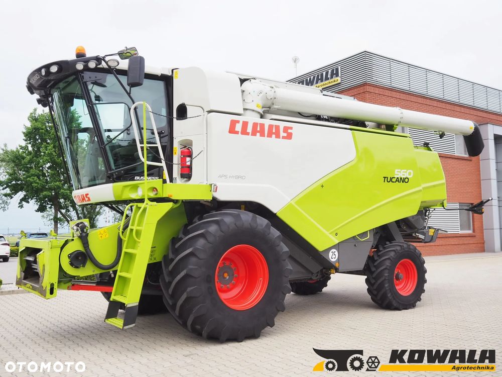 Claas Tucano 560 + V620 - 2