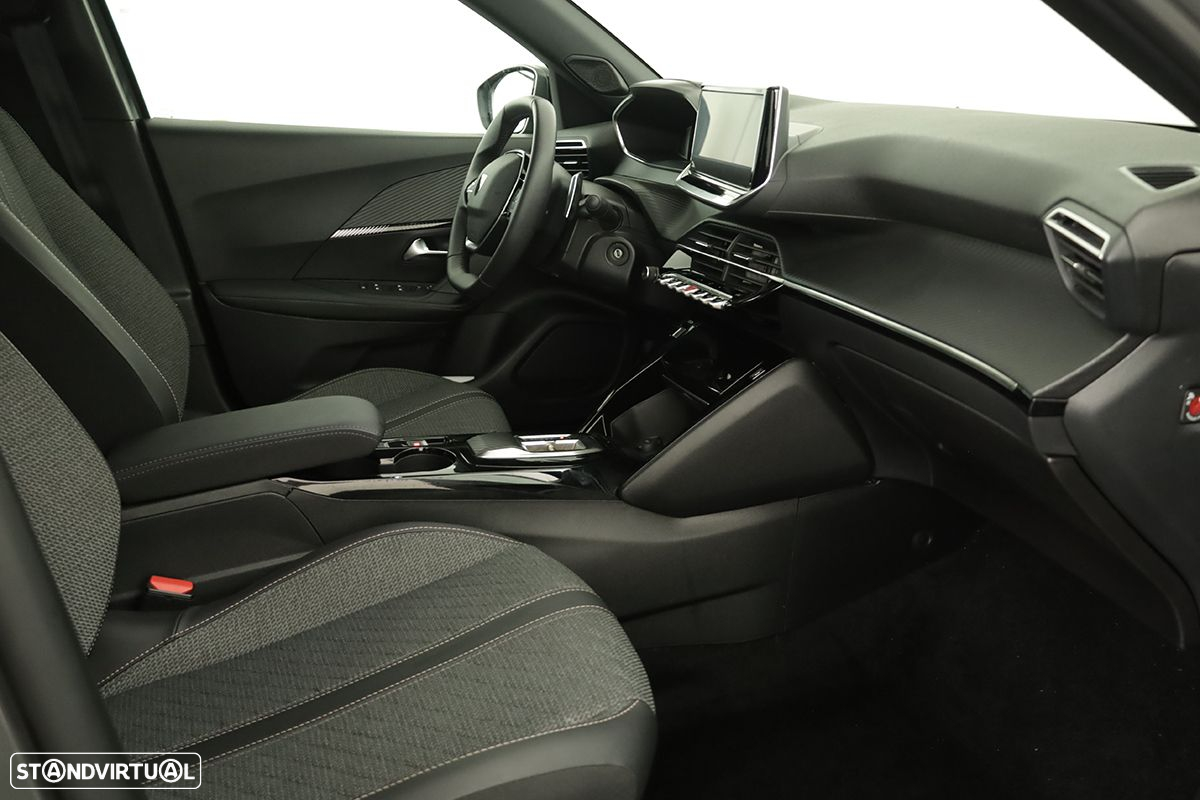Peugeot 2008 1.2 PureTech Allure EAT8 - 21