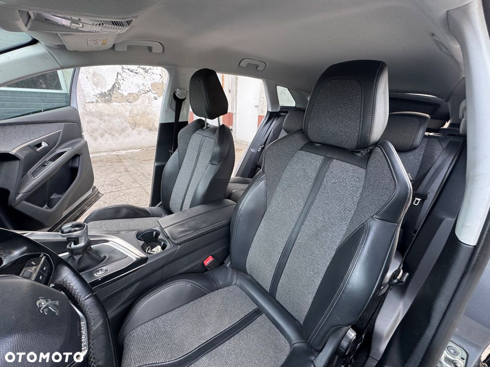 Peugeot 3008 PureTech 130 Stop & Start GPF Allure - 23