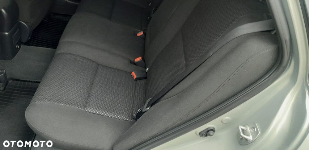 Toyota Avensis 2.0 D-4D High - 9