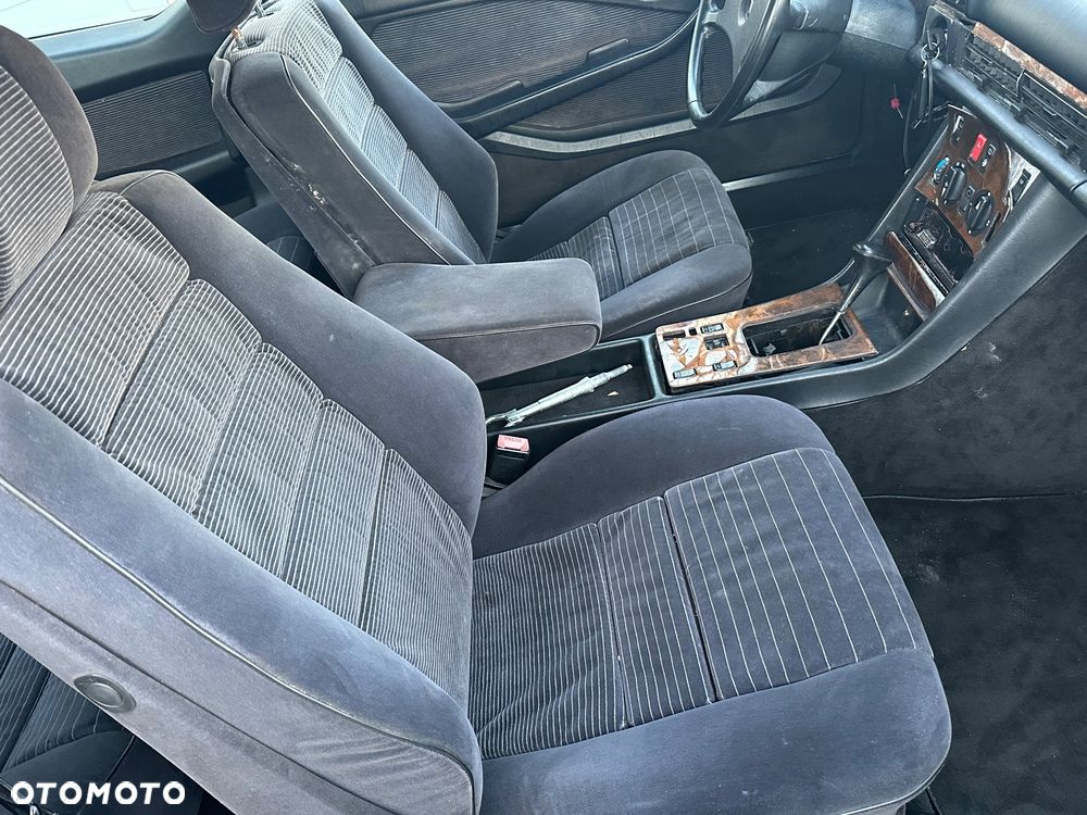 Mercedes-Benz S-Class 1990 photo 4