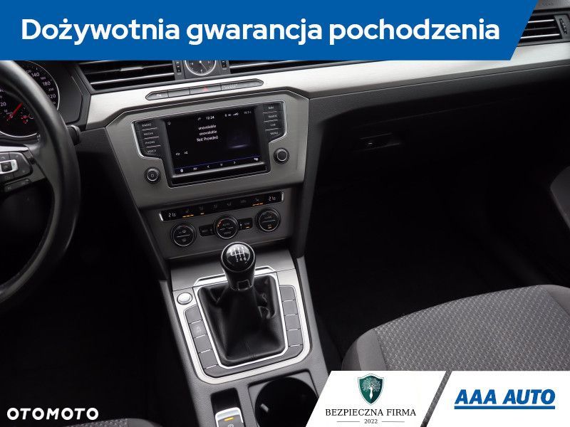 Volkswagen Passat - 9