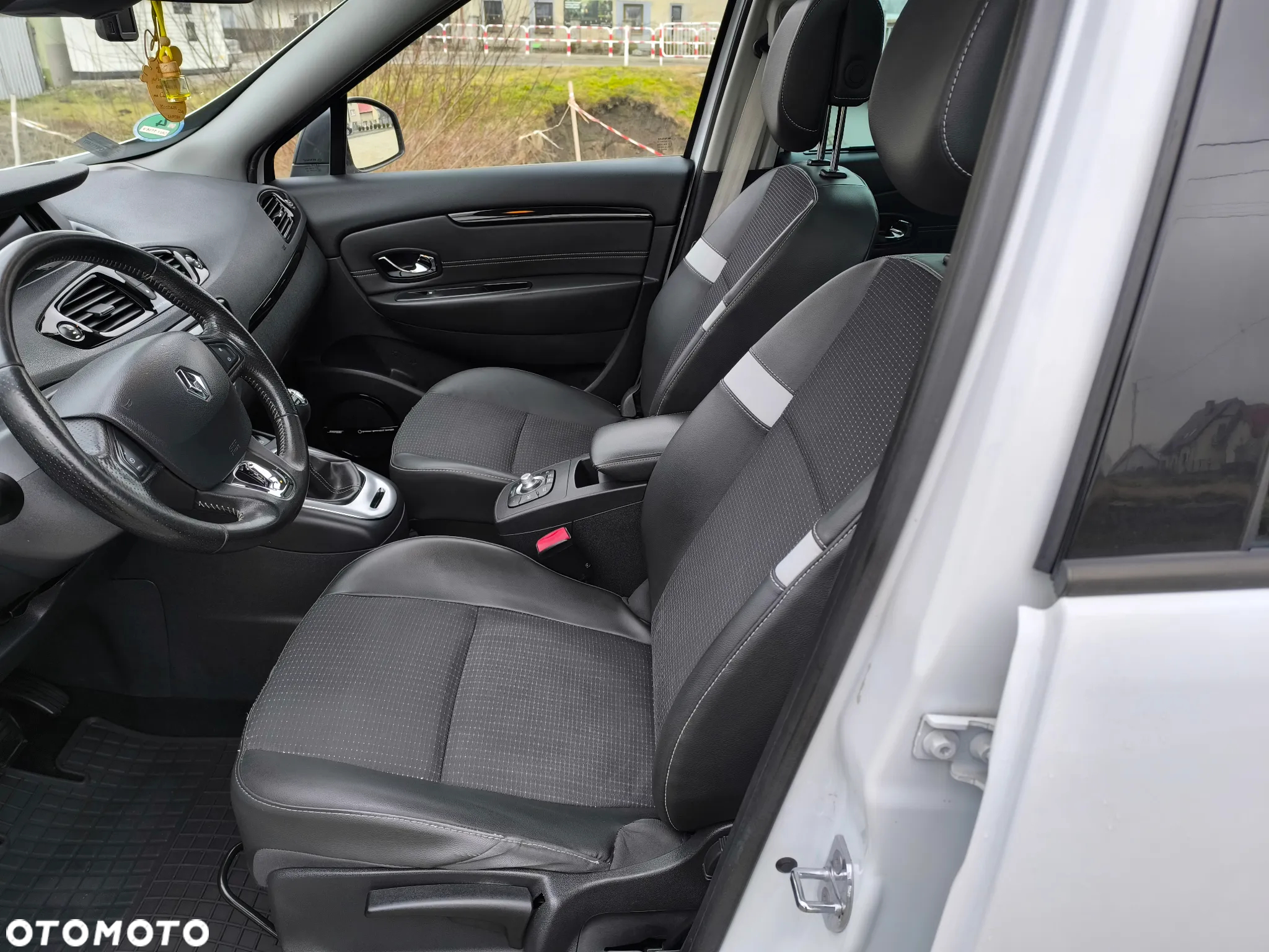 Renault Grand Scenic dCi 130 FAP Start & Stop Bose Edition - 13