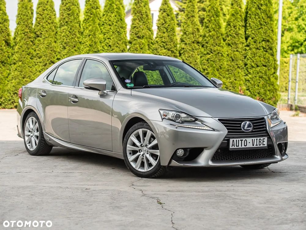 Lexus IS Luxury Line - 1