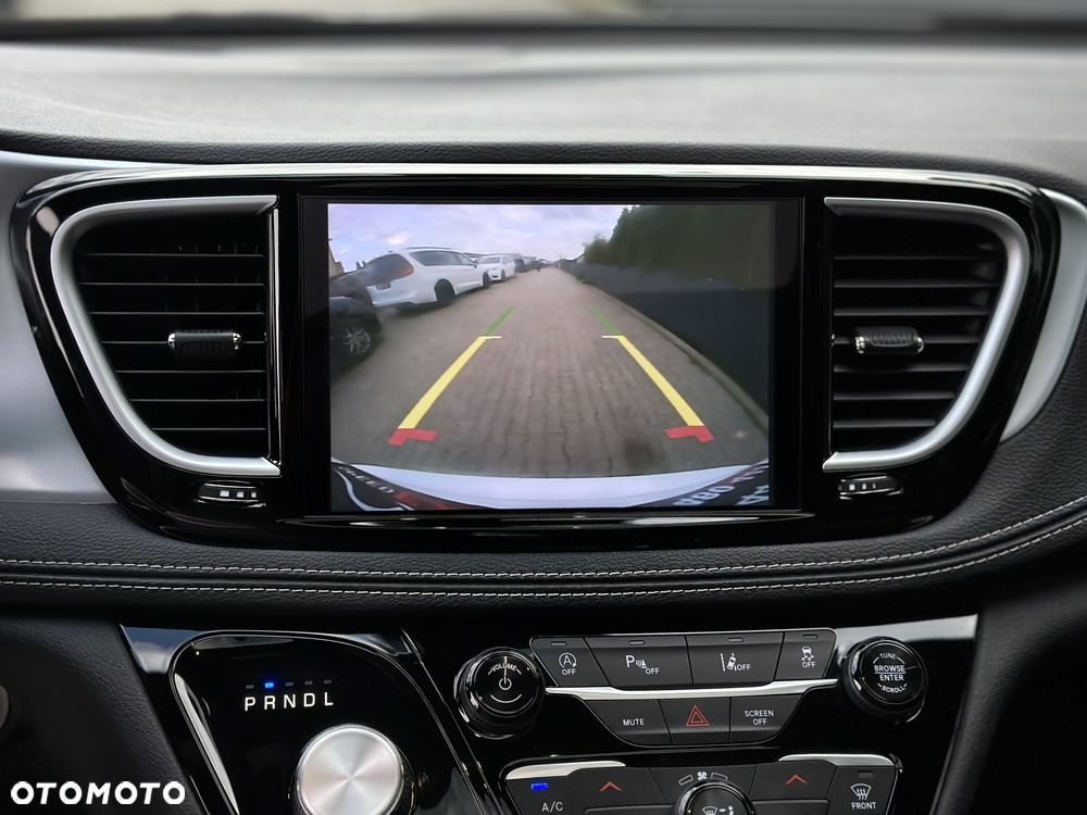 Chrysler Pacifica - 29