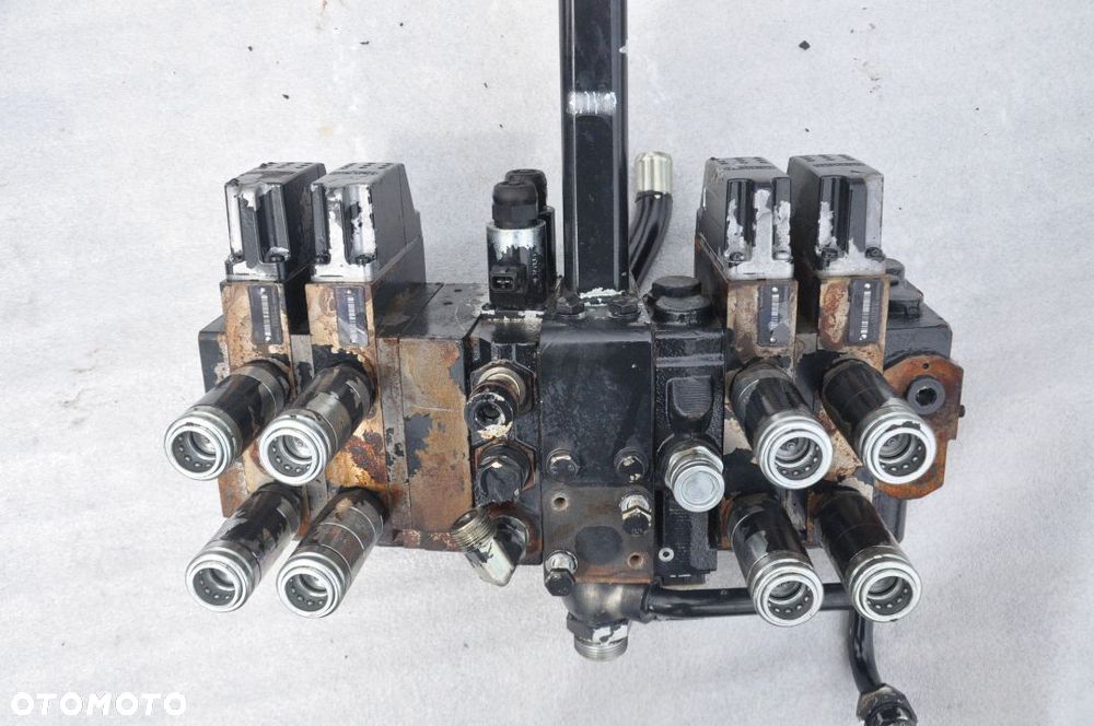 ROZDZIELACZ HYDRAULICZNY NOWY !!! REXROTH DEUTZ 6190 SAME NR R917010231 - 1
