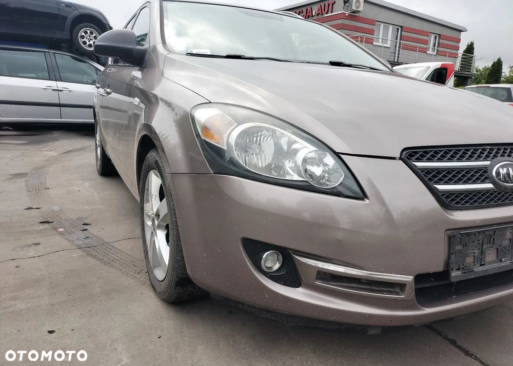CAŁE AUTO NA CZĘŚCI -LAMPKI W PODSUFITKĘ BRAK- LUSTERKA  KIA CEED I KOMBI 2.0 CRDI 140 KM D4EA KOD LAK.8Q - 2