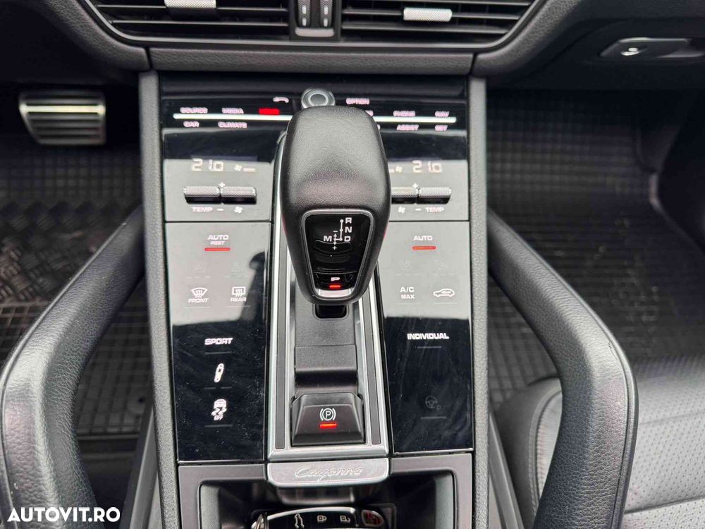 Porsche Cayenne - 12