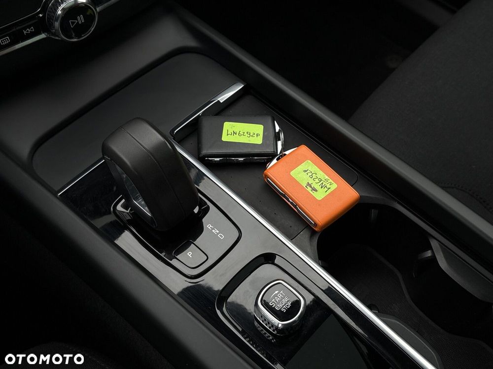 Volvo XC 60 T6 Plug-In Hybrid AWD Inscription - 19