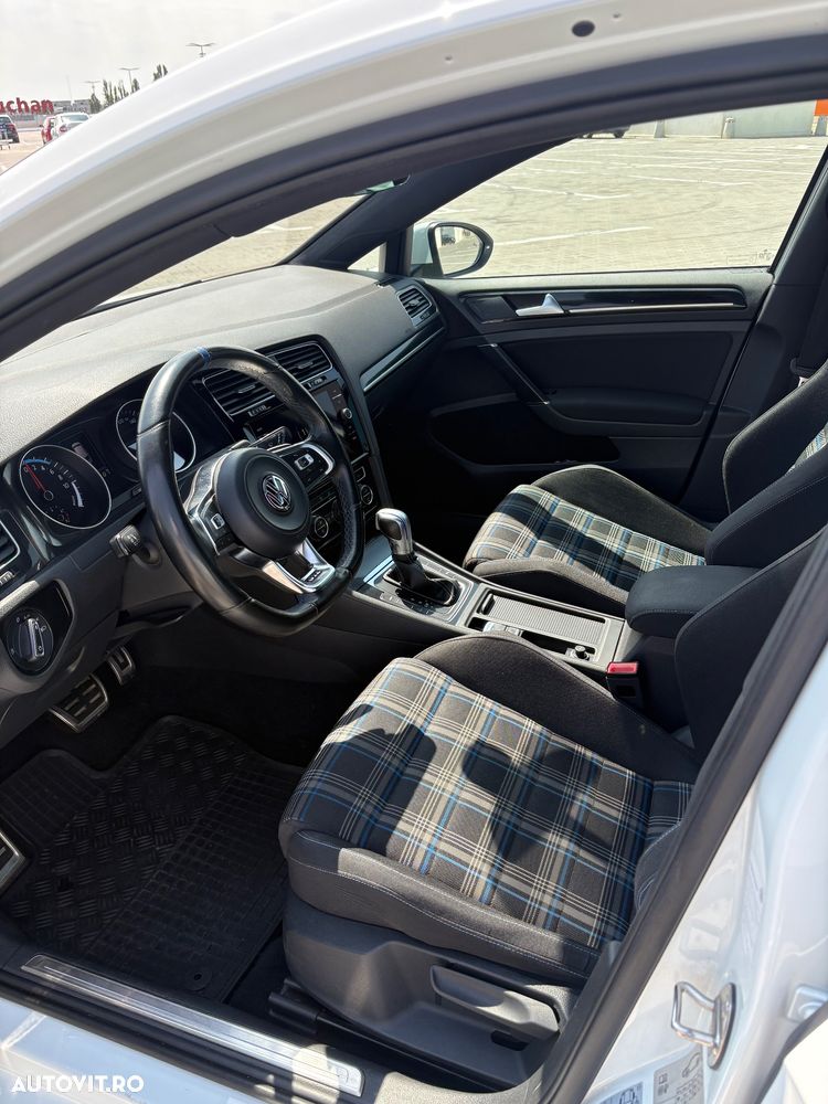 Volkswagen Golf - 10