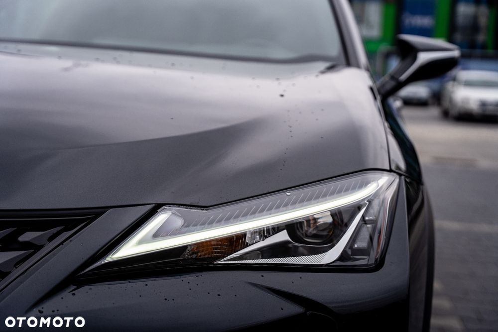 Lexus UX - 16