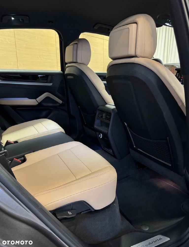 Porsche Cayenne Standard - 8