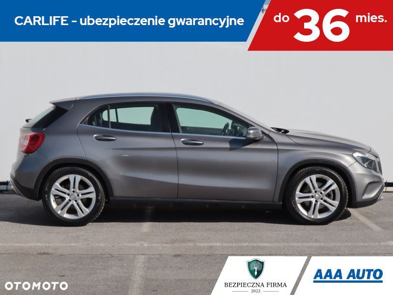 Mercedes-Benz GLA - 8